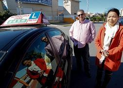 Una mujer abre en Málaga la primera autoescuela china de Andalucía