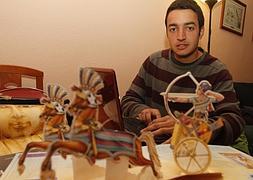 Daniel González, con un desplegable del Antiguo Egipto. Álvaro Cabrera