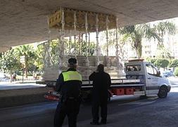 El trono, 'atascado' en el Puente de las Américas. Foto: @PepeDamianRS