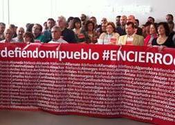 Los alcaldes y concejales socialistas mantienen el encierro tras la reunión con Bendodo