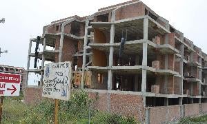 Edificio sin terminar en Torrox-Costa. SUR