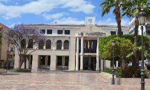 Imagen de la Casa Consistorial de Rincón de la Victoria, en la plaza Al-Ándalus. / E. CABEZAS