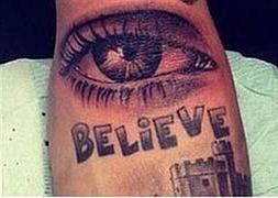 Justin Bieber luce nuevo tatuaje