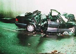 Imagen del coche en el que fallecieron Lady Di y Dodi Al-Fayed. :: SFP