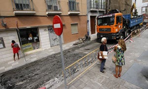 Obras realizadas hace un año en el tramo central de la calle. :: A. C.
