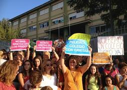 El colegio Los Prados se queda vacío en el inicio del curso por las protestas de los padres