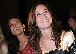 Pippa, disfrutando con unas amigas. :: Katie Collins/AP
