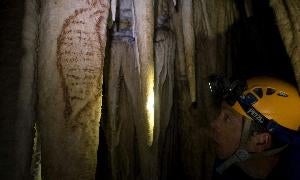 Pinturas en el interior de la Cueva de Nerja