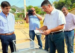 Momento de la colocación de la primera piedra.:: EUGENIO CABEZAS