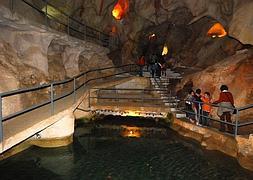 Interior de la Cueva del Tesoro. :: SUR