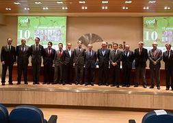 Foto de familia de la jornada con Alfredo Chávarri, José Ramón Bécares, Mauricio González-Gordon, Álvaro Portes, Antonio Fernández, Antonio Sánchez, Felipe Medina, Braulio Medel, Santiago Herrero, Gaspar Llanes, Luis Miguel Martín, Luis Fernando Martínez, Elías Atienza y Francisco de Mora (de izda. a dcha.).