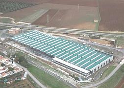 Las naves, ya construidas en Bobadilla, se hicieron para albergar talleres y laboratorios de ensayos con trenes AVE. :: Sur