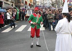 ‘Sayones’ de Alcalá la Real escenifican la pasión de Cristo. :: Santiago Campos