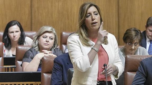La presidenta de la Junta de Andalucía, Susana Díaz, ayer durante su intervención en la sesión de control en el Parlamento de Andalucía. 