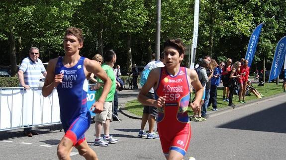 El malagueño Alberto González, junto al ruso Dimitry Efimov. :: SUR