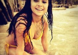 Selena Gomez posa en una playa. / Instagram