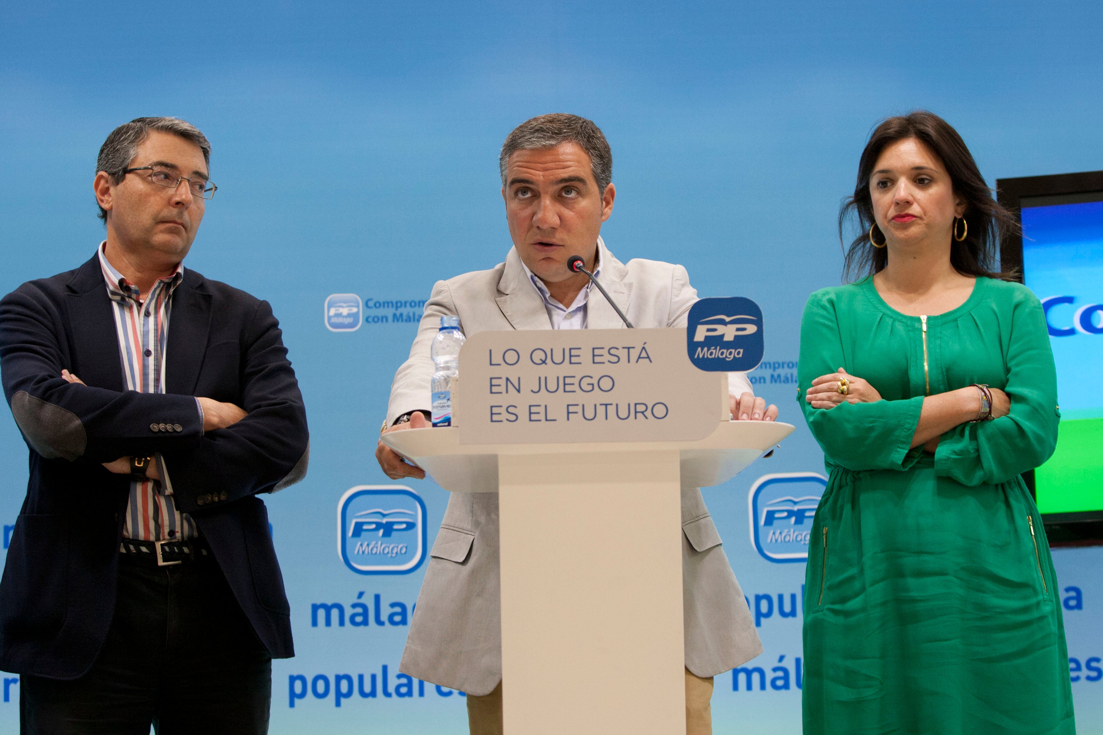 El coordinador de la campaña de las europeas del PP en Málaga, Francisco Salado; el presidente popular, Elías Bendodo; y la secretaria general del partido, Margarita del Cid, ayer, en rueda de prensa.