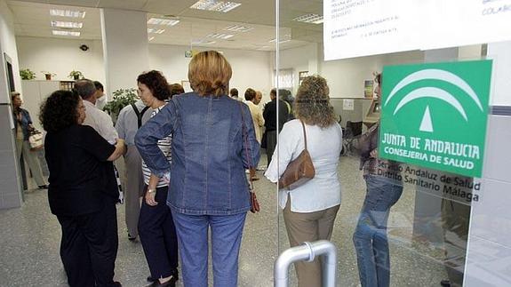 La actividad de los centros de salud de la capital se reduce en verano, según el SAS. 