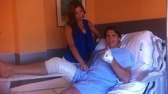 El diestro, junto a su mujer en la Clínica El Ángel 