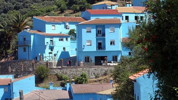 Vista de Júzcar con las casas pintadas en azul. 