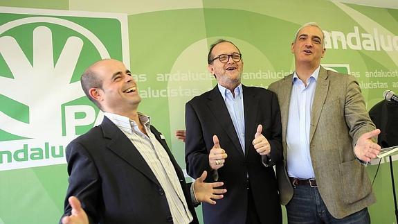 Óscar Pérez, Javier Checa y Antonio Jesús Ruiz, ayer, en la sede del PA.