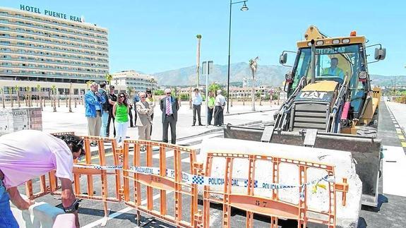 La calle abierta ayer al tráfico está situada en el sector que enlaza La Colina y Los Álamos. 