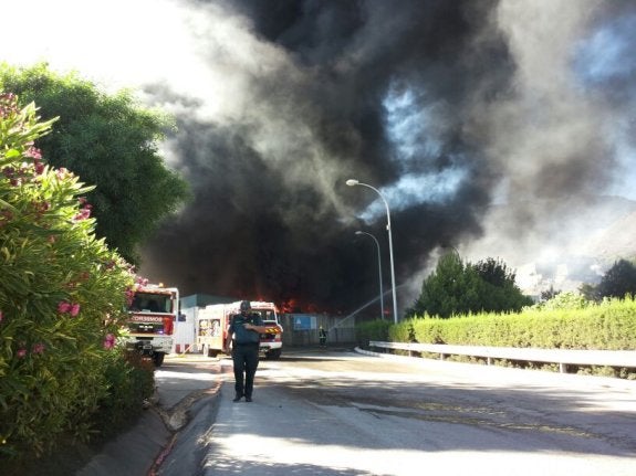 Incendio en la planta de reciclaje de Casares. 