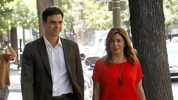 La presidenta andaluza, junto a Pedro Sánchez. 