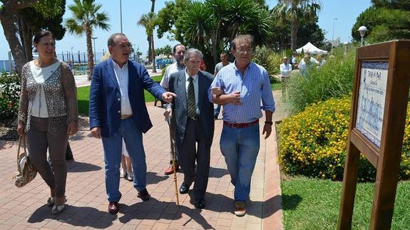 Los versos de Alcántara, a pie de playa
