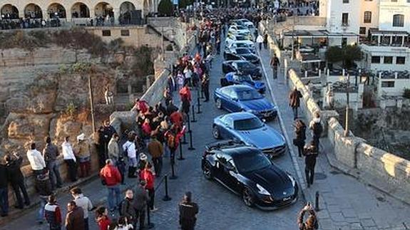 El Puente Nuevo, sobre el Tajo, con los coches que se exhibieron en 2013 en Ronda  