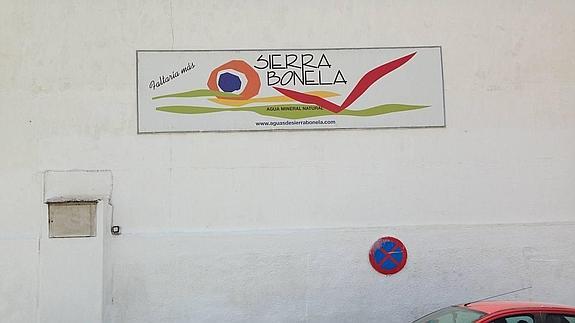 El manantial está situado en Casarabonela.