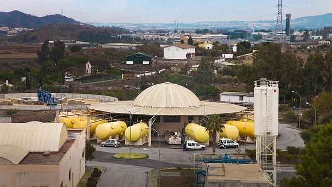 La estación potabilizadora de Pilones fue construida en 1993 a los pies de la presa de El Tomillar, a espaldas del PTA. 