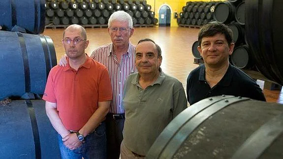 De izquierda a derecha, Víctor, José, Javier y José Suárez hijo. 