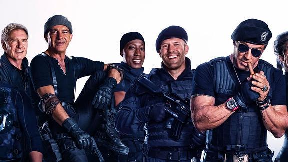 Elenco de la película, donde figuran rostros como Stallone, Harrison Ford, Banderas o Schwarzenegger. 