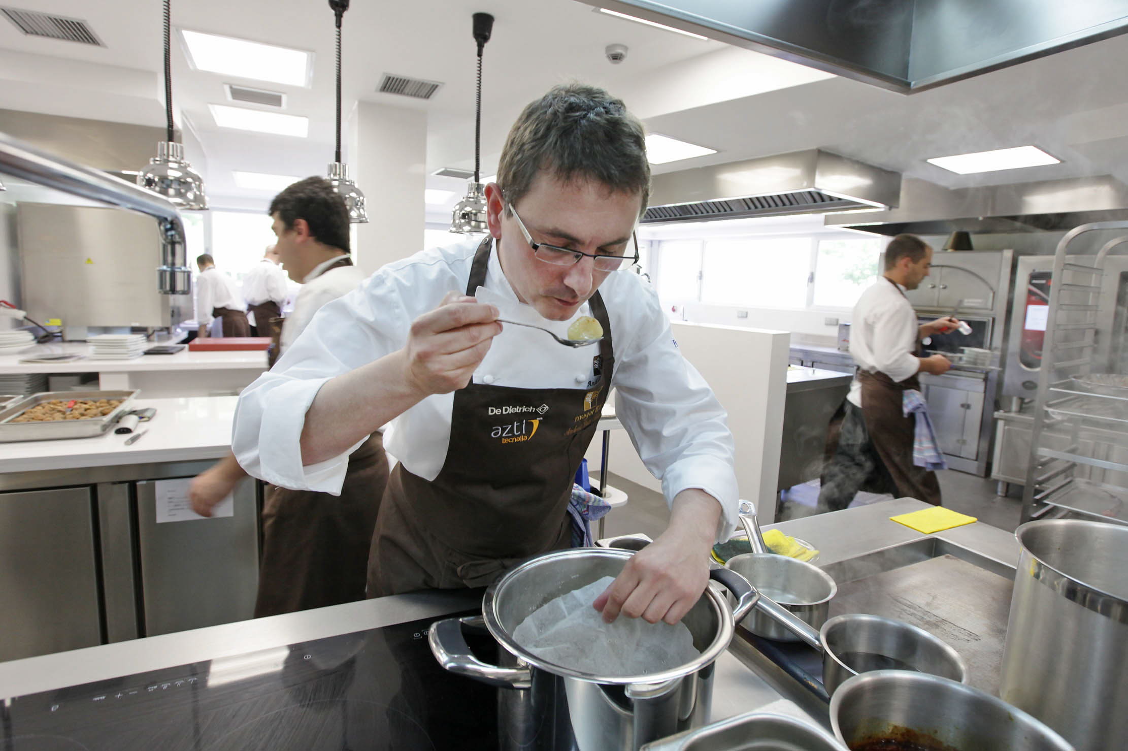 Aduriz capitanea los fogones del restaurante Mugaritz en Guipúzcoa, con dos estrellas Michelin