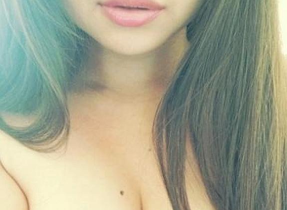 Selena Gomez, desnuda y más erótica que nunca, en unas exclusivas fotos robadas