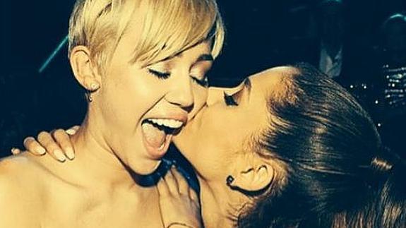 Ariana Grande y Miley Cyrus.