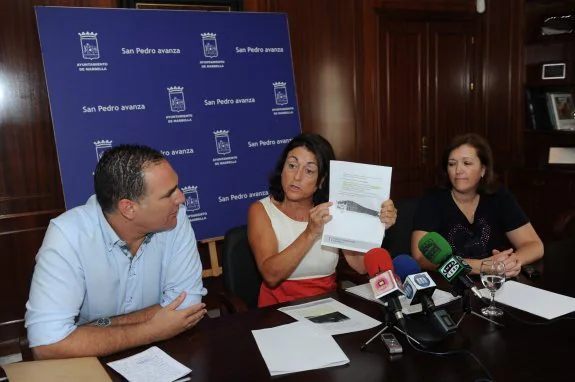 Pedro Narváez, Alicia Jiménez y María José Ortiz durante la rueda de prensa. :: Josele-Lanza

