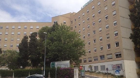 El hospital Carlos Haya, esta mañana. 