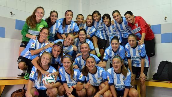 Las jugadoras del Atlético Málaga, en el vestuario del estadio José Gallardo 