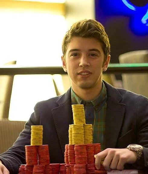 Vicente Delgado en una partida de póquer.