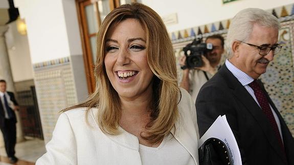 Susana Díaz, presidenta de la Junta, acompañada por el consejero de presidencia, Manuel Jiménez Barrios, tras el debate.