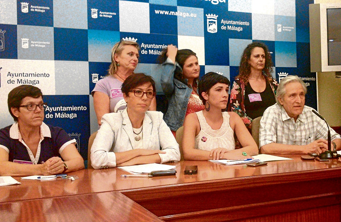 Sentados, y de izqda. a dcha., Carmen Martín, María Gámez, Toni Morillas y Alberto Stolzenburg. 