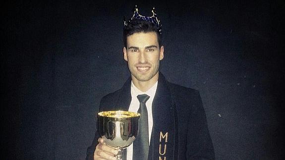 Rubén López, con su trofeo 