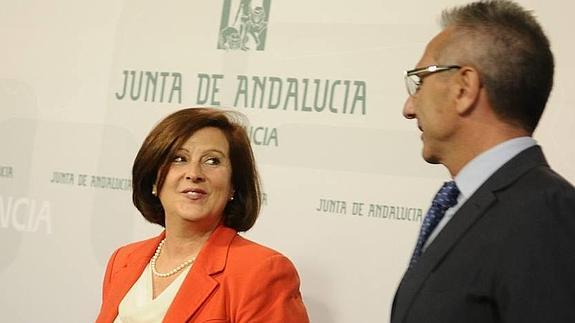 La consejera de Salud, María José Sánchez, y el portavoz, Miguel Ángel Vázquez. 