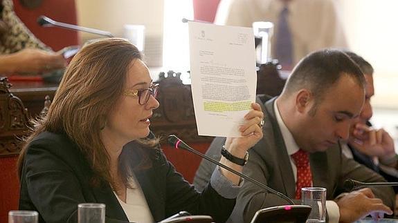 La concejala de Economía, María del Mar Martín Rojo, durante el pleno de hoy. 