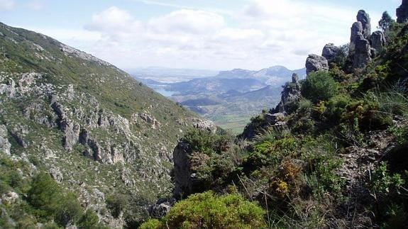 Vista panorámica donde se alcanzan a ver los pantanos del Guadalteba y del Conde del Guadalhorce