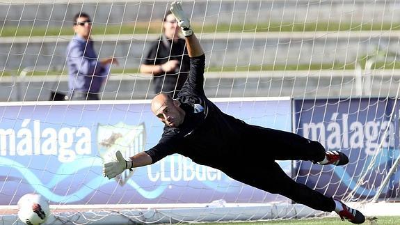 Willy Caballero en una estirada.