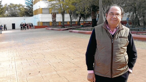 Rodríguez, en el colegio San José, donde estudian unos 160 alumnos de ESO y Bachillerato.