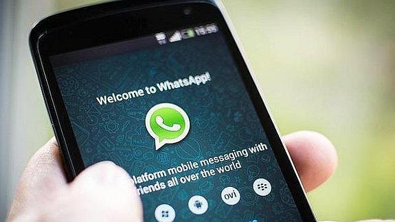 Unos jóvenes aseguran que WhatsApp se puede colapsar con un solo mensaje